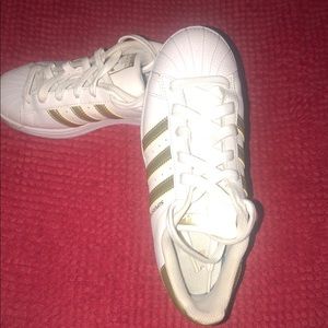 Adidas shell toe ( worn three times ) size 5.5 men